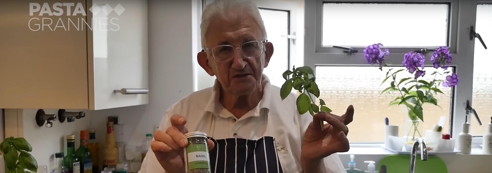 Copertina per Il gradese Luigi Spotorno spopola sul web con la sua pasta siciliana